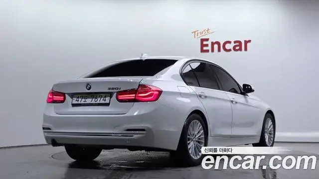 BMW 3 Series 2018 — Şəkil 16/32