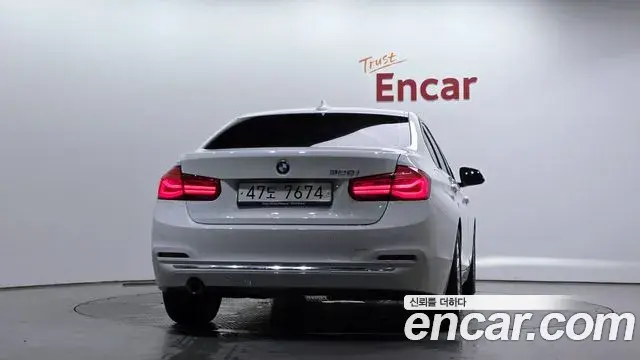 BMW 3 Series 2018 — Şəkil 32/32