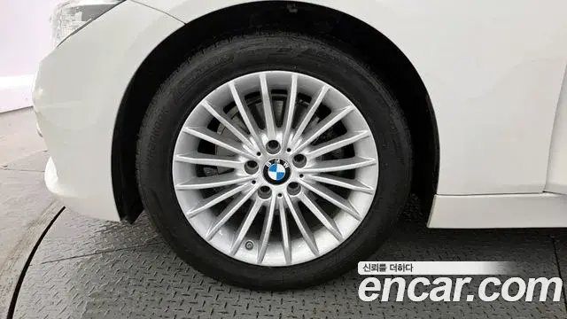 BMW 3 Series 2018 — Şəkil 7/32