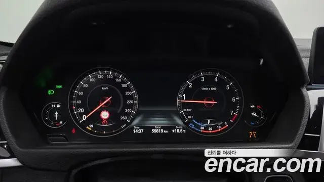 BMW 3 Series 2018 — Şəkil 26/32