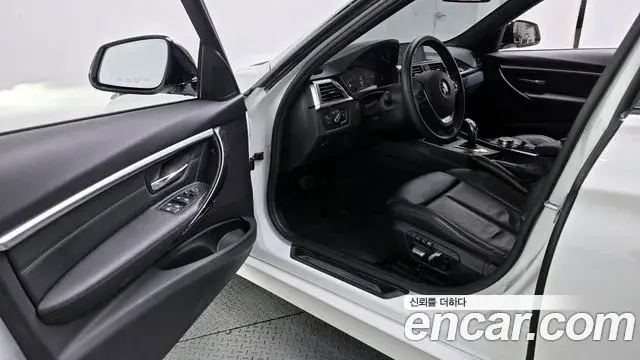 BMW 3 Series 2018 — Şəkil 17/32