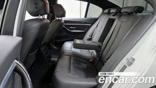 BMW 3 Series 2018 — Şəkil 11/32