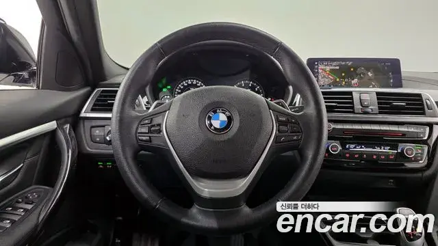BMW 3 Series 2018 — Şəkil 10/32