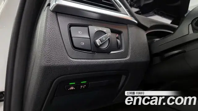 BMW 3 Series 2018 — Şəkil 9/32