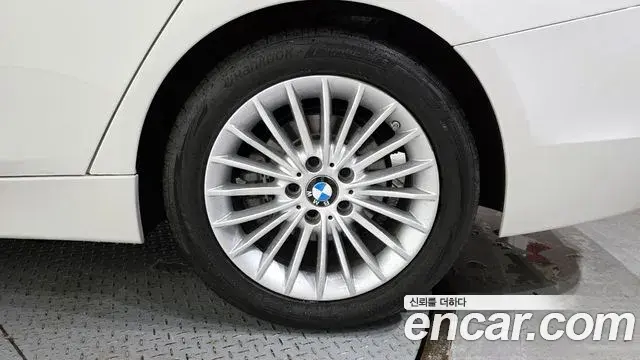 BMW 3 Series 2018 — Şəkil 6/32
