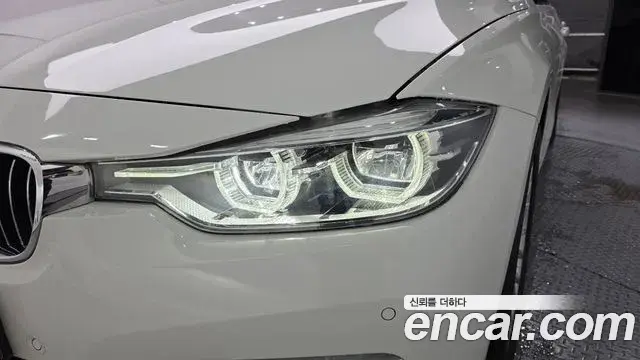 BMW 3 Series 2018 — Şəkil 13/32
