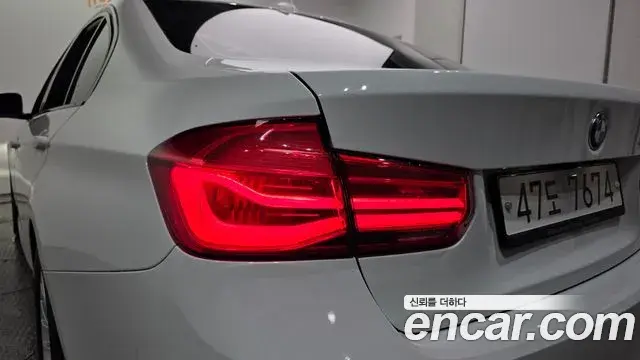BMW 3 Series 2018 — Şəkil 28/32