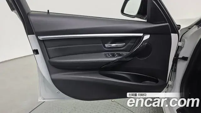 BMW 3 Series 2018 — Şəkil 2/32