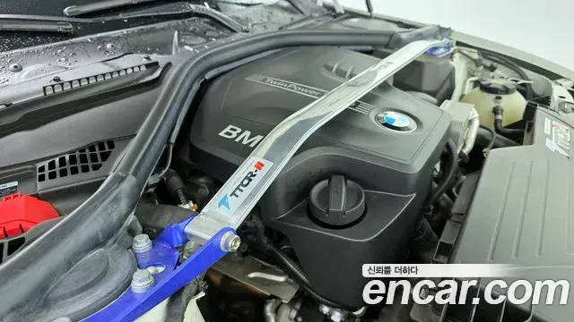 BMW 3 Series 2018 — Şəkil 24/32