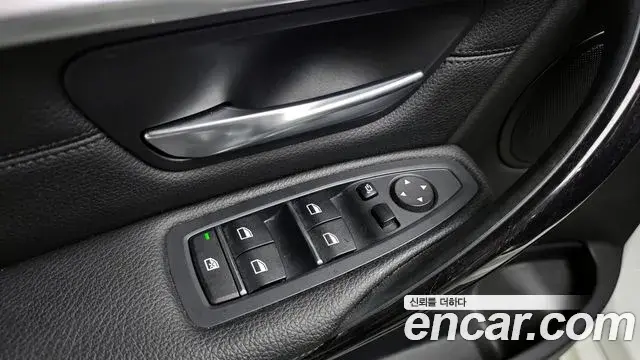 BMW 3 Series 2018 — Şəkil 20/32