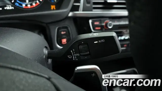 BMW 3 Series 2018 — Şəkil 21/32