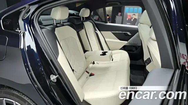 BMW 5 Series 2025 — Photo 23/33