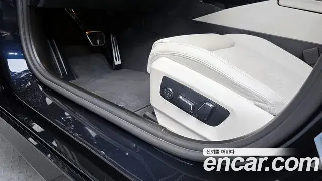 BMW 5 Series 2025 — Photo 13/33