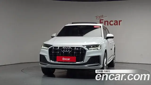 Audi Q7 2021 — ფოტო 15/31