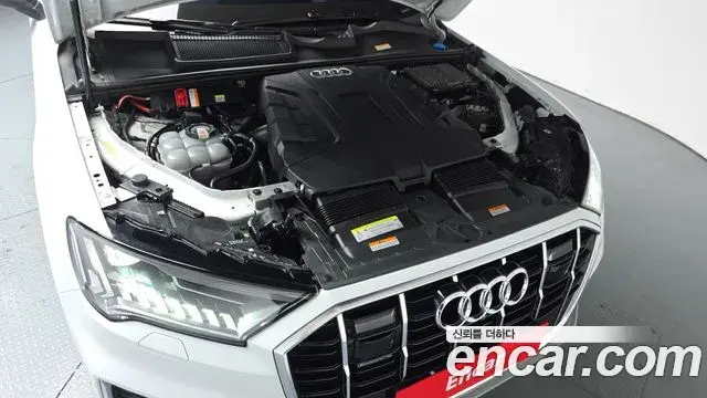 Audi Q7 2021 — ფოტო 20/31