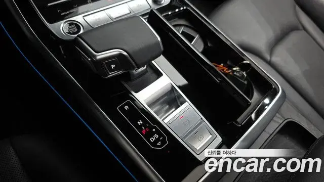 Audi Q7 2021 — ფოტო 9/31