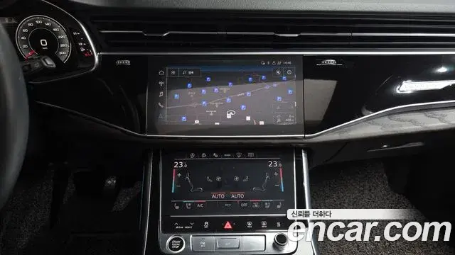 Audi Q7 2021 — ფოტო 29/31