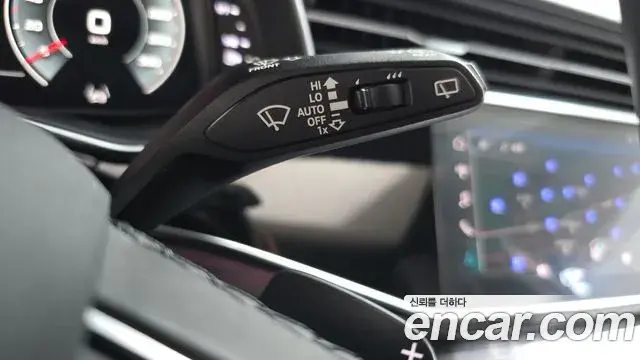 Audi Q7 2021 — ფოტო 18/31