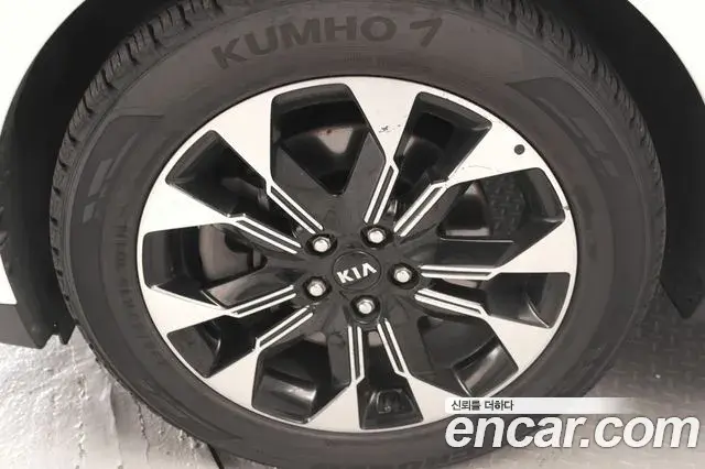 Kia Carnival 2021 — Фото 4/20