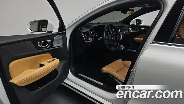 Volvo S60 2023 — Şəkil 33/36