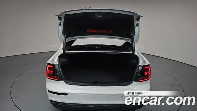 Volvo S60 2023 — Şəkil 13/36