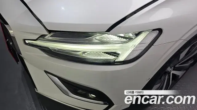 Volvo S60 2023 — Şəkil 19/36