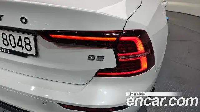Volvo S60 2023 — Şəkil 9/36