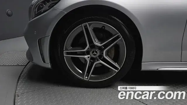 Mercedes-Benz C-Class 2019 — Фото 5/20