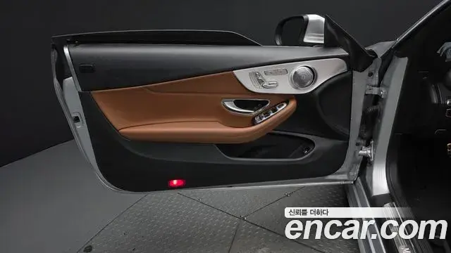 Mercedes-Benz C-Class 2019 — ფოტო 25/32