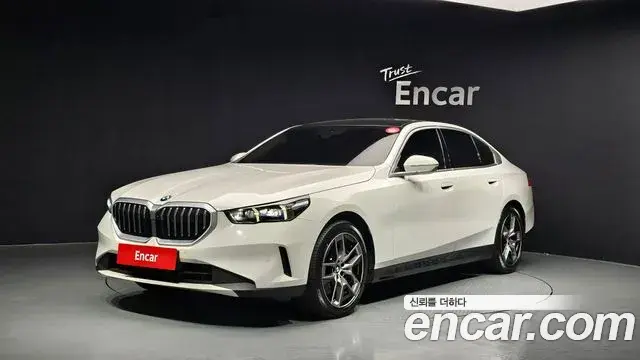BMW 5 Series 2023 — ფოტო 27/30