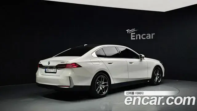 BMW 5 Series 2023 — ფოტო 1/30