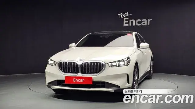 BMW 5 Series 2023 — ფოტო 24/30