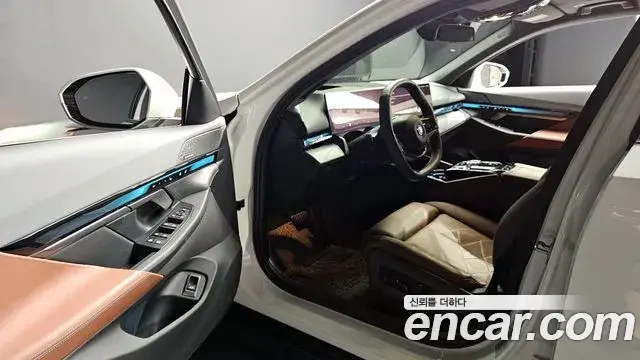 BMW 5 Series 2023 — ფოტო 30/30