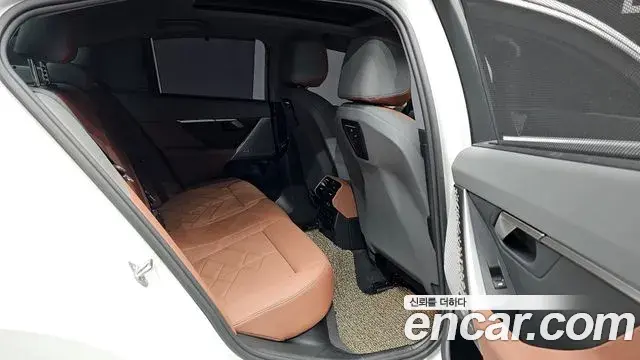 BMW 5 Series 2023 — ფოტო 17/30