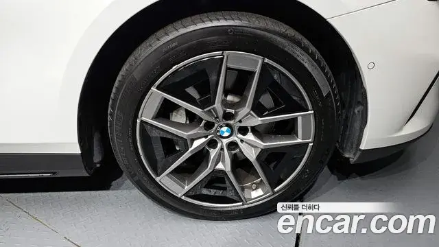 BMW 5 Series 2023 — ფოტო 23/30