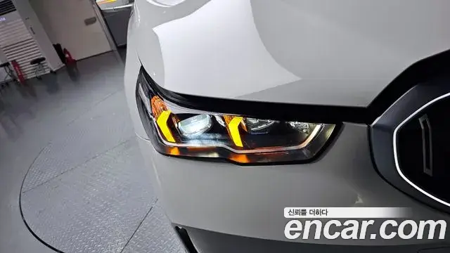BMW 5 Series 2023 — ფოტო 14/30