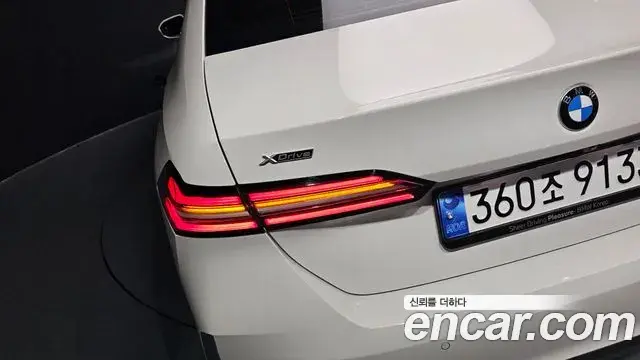 BMW 5 Series 2023 — ფოტო 16/30