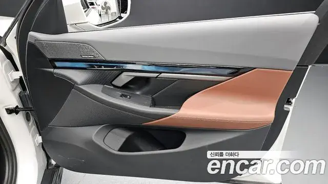 BMW 5 Series 2023 — ფოტო 26/30