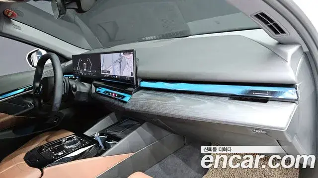 BMW 5 Series 2023 — ფოტო 8/30