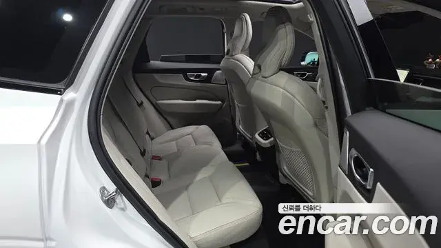 Volvo XC60 2025 — Şəkil 33/38