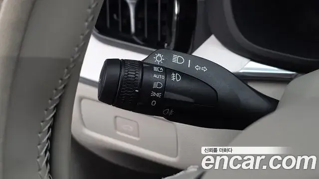 Volvo XC60 2025 — Şəkil 28/38