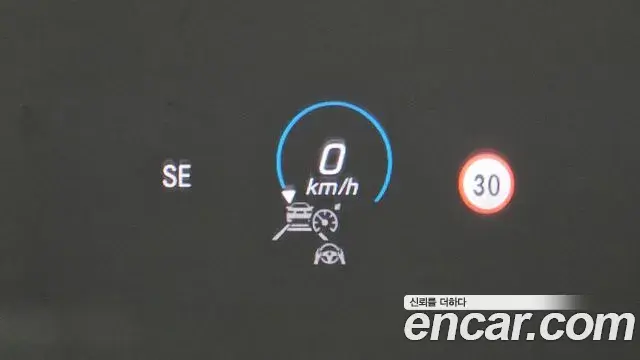 Mercedes-Benz E-Class 2023 — ფოტო 18/34