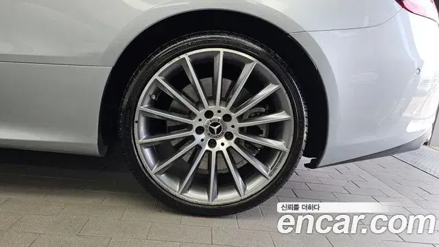 Mercedes-Benz E-Class 2023 — ფოტო 29/34