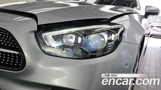 Mercedes-Benz E-Class 2023 — ფოტო 30/34