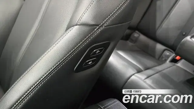 Genesis G70 2019 — ფოტო 19/30