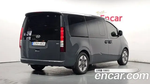 Hyundai Staria 2025 — Photo 2/20