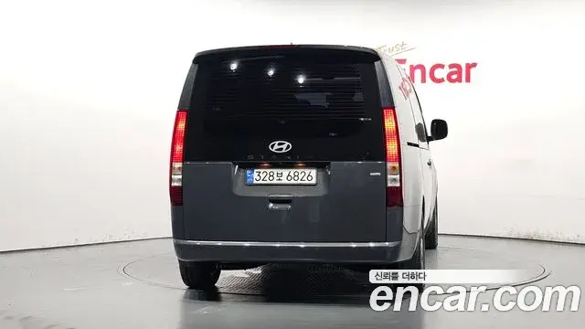 Hyundai Staria 2025 — Photo 4/20
