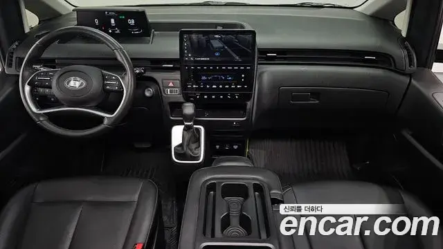 Hyundai Staria 2025 — Photo 7/20