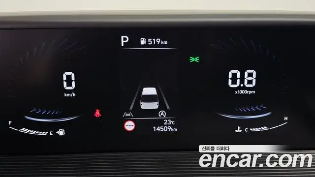 Hyundai Staria 2025 — Photo 8/20