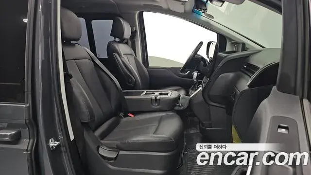 Hyundai Staria 2025 — Photo 10/20